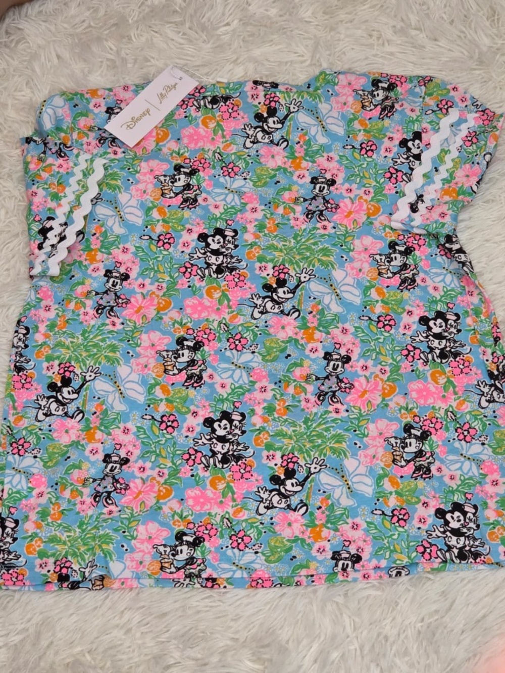 NWT Lilly Pulitzer Disney Top "Lilly Hearts Disney" - Picture 5 of 14